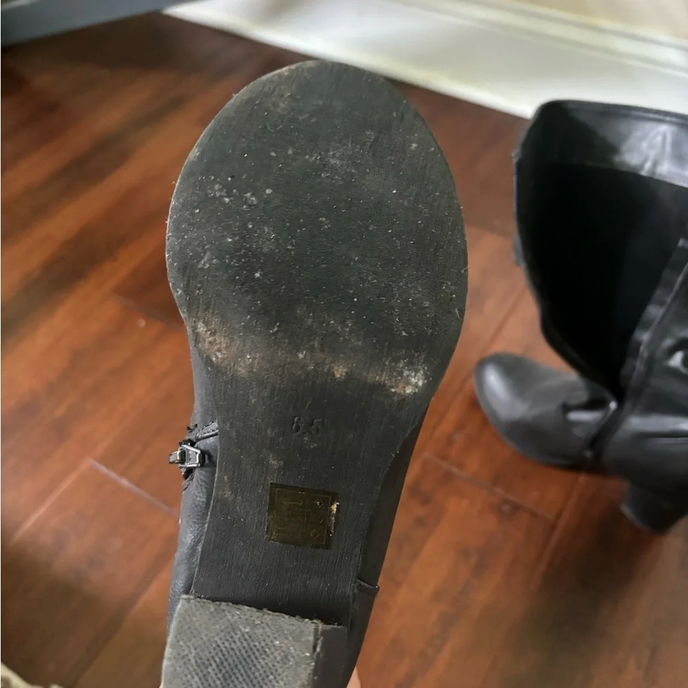 Boots - Picture 4 of 4